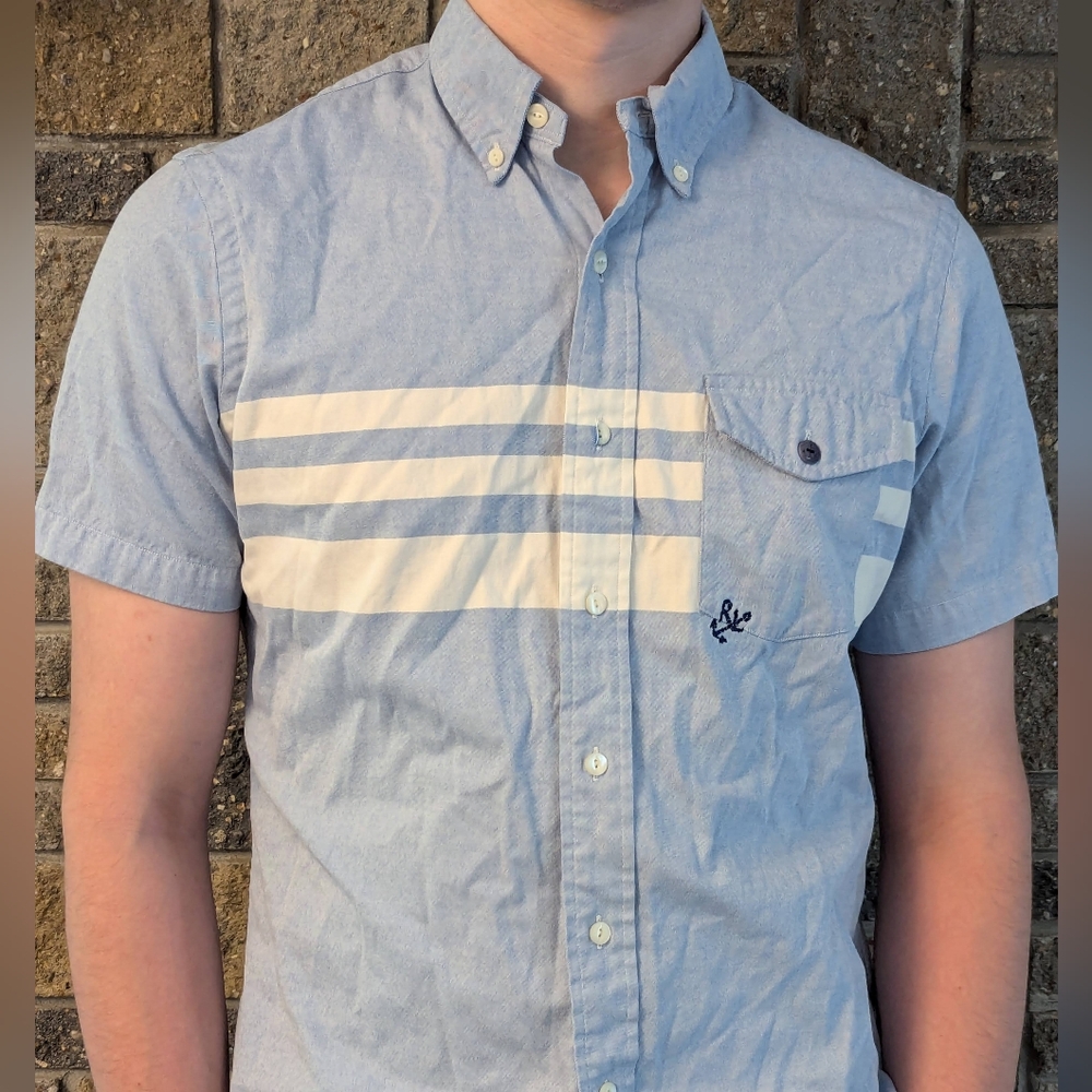 Polo Short Sleeve button down light blue (medium)